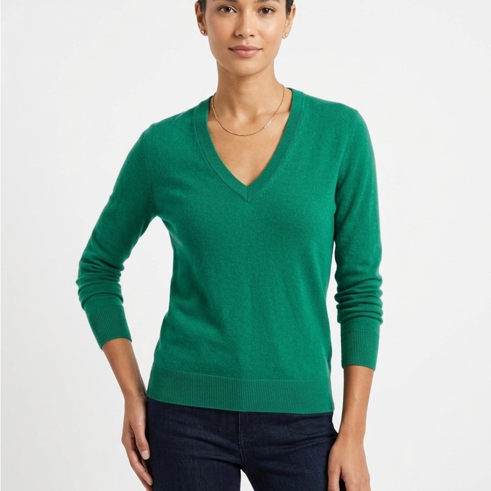J. Crew Italian cashmere boyfriend‎ V-neck sweater Hunter green size s